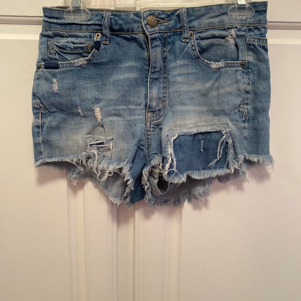 Tokyo Darling Super High Waisted Distressed Cut Off Denim Jean Shorts Size 4